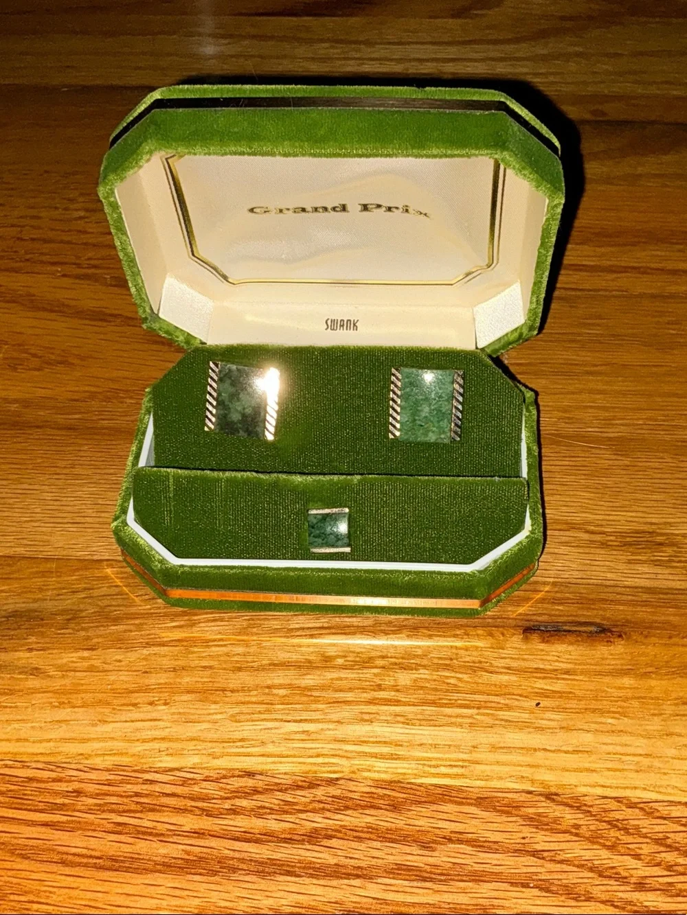 Vintage Grand Prix Swank Green Jade Gold Tone Cuff Links Tie Tack Set